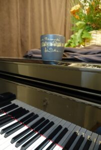 zdjęcia kubka wyprodukowanego z okazji 16. Zaduszek Jazzowych w Pińczowie